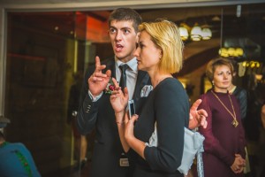 Координатор весілля та наречений