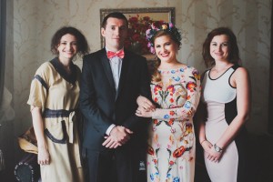 Наречені з організаторами весілля