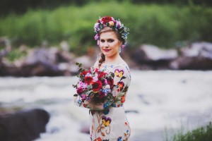 Наречена у віночку
