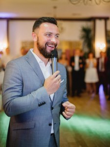 Ведучий весілля
